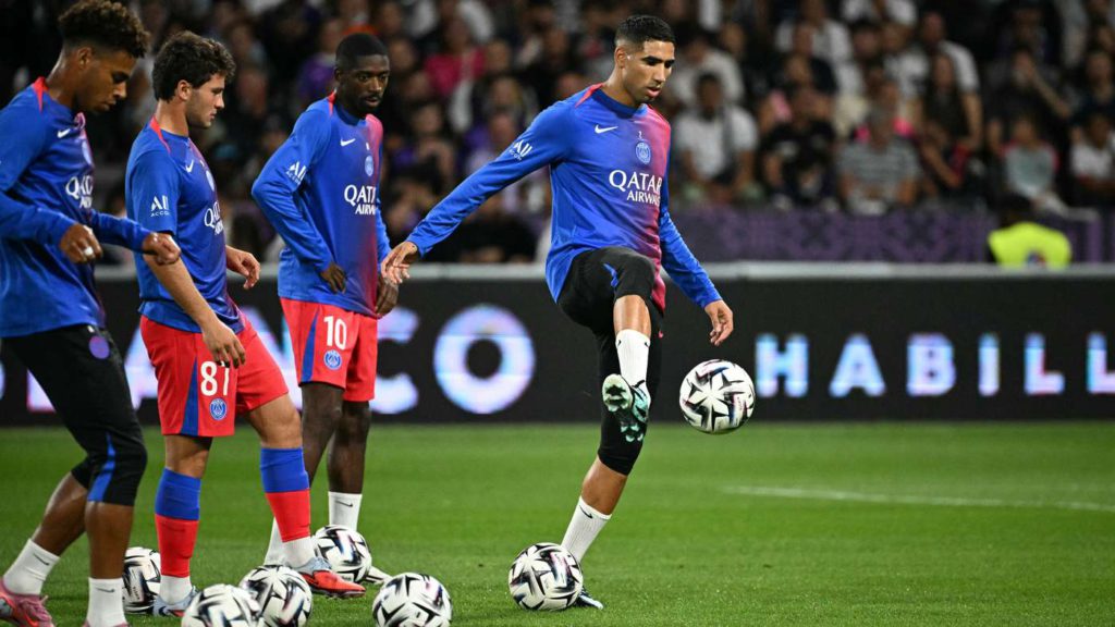 نجم باريس يثير الشكوك قبل قمة برشلونة