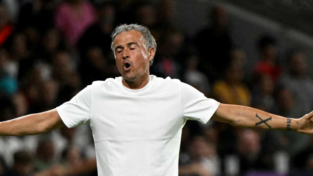 كامبوس: إنريكي قال لنيمار من الأفضل أن ترحل عن باريس