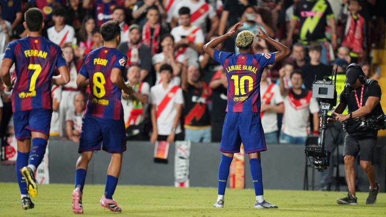 حصدنا 7 نقاط من ملاعب صعبة.. ثلاثي برشلونة يرد على اتهامات فليك