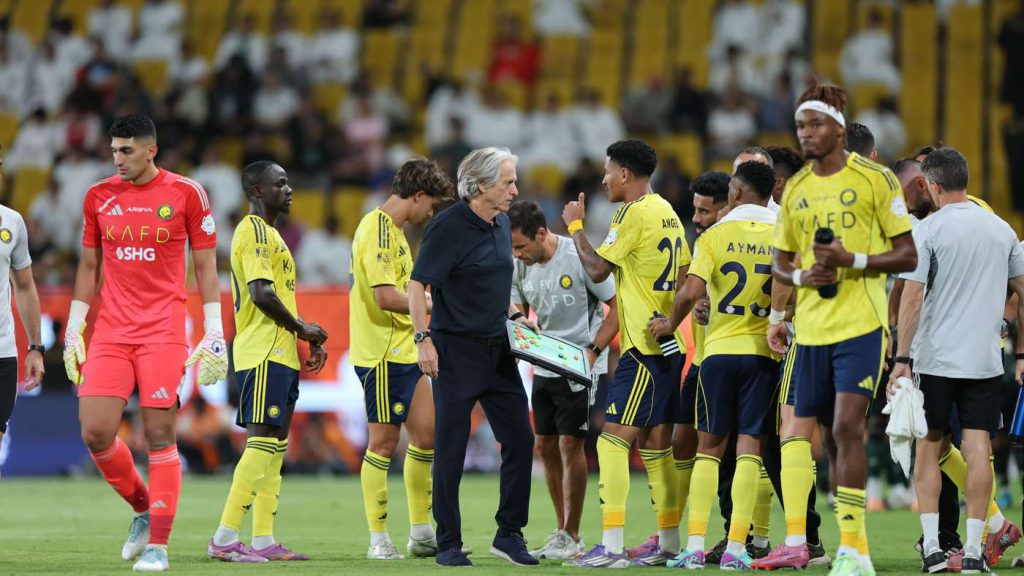 مدافع النصر مهدد بالغياب أمام الرياض