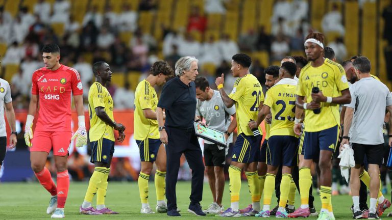 مدافع النصر مهدد بالغياب أمام الرياض