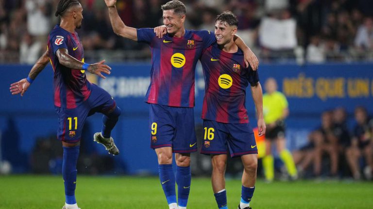 ما القنوات الناقلة لمباراة نيوكاسل وبرشلونة في دوري أبطال أوروبا 2025-2026؟ وكيف تشاهدها عبر الإنترنت؟