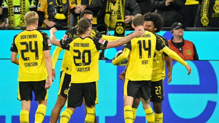 نجوم دورتموند يتغنون بعودة شلوتربيك وتجاوز فولفسبورج