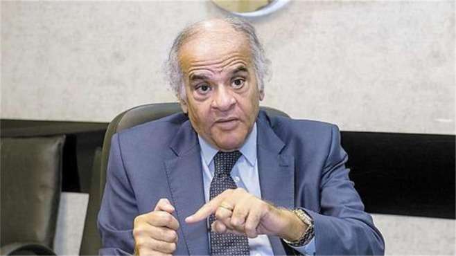 عاصفة المستحقات تهدأ في الزمالك بدعم من ممدوح عباس