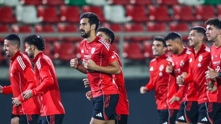 ما القنوات الناقلة لمباراة الأهلي والاتحاد في الدوري المصري 2025-2026؟ وكيف تشاهدها عبر الإنترنت؟