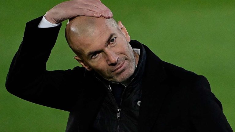 زيدان يتجاهل نجوم ريال مدريد ويركض خلف موهوب برشلونة