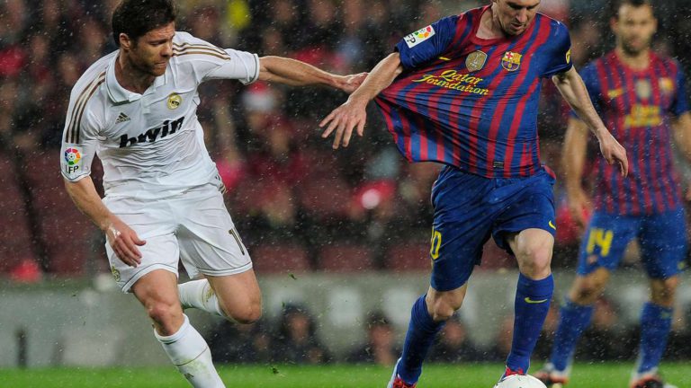 الكلاسيكو.. حين تمنى ألونسو العودة للمنزل حرجًا من برشلونة