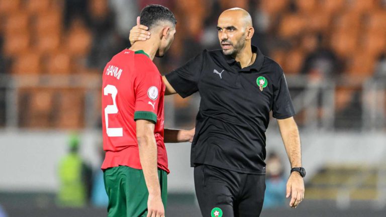 الركراكي يوضح حقيقة الصدام مع باريس بشأن حكيمي