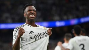 في بيان رسمي.. فينيسيوس يطلب الصفح من جماهير ريال مدريد