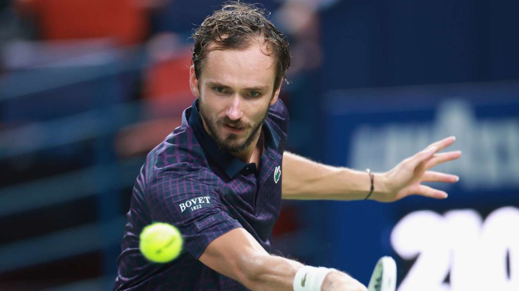 ميدفيديف يواصل التقدم في بطولة ألماتي.. وباوليني تقترب من الرياض