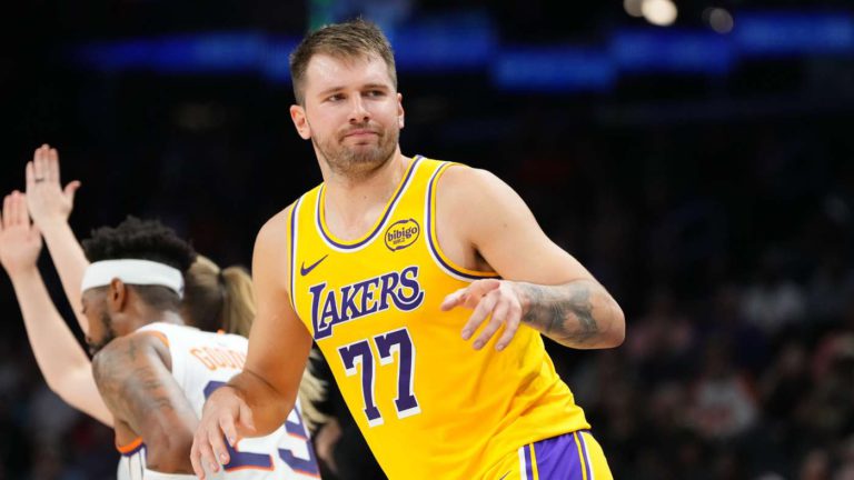 دونتشيتش أمل ليكرز في "الرقصة الأخيرة" لليبرون جيمس