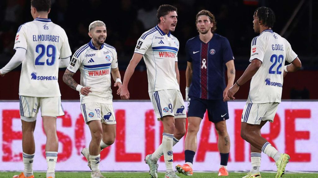 سان جيرمان يفلت من كمين ستراسبورج في قمة درامية