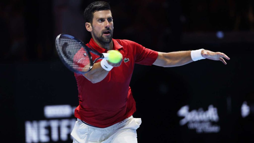 ديوكوفيتش يعادل فيدرر.. وألكاراز يعترف بتفوق سينر