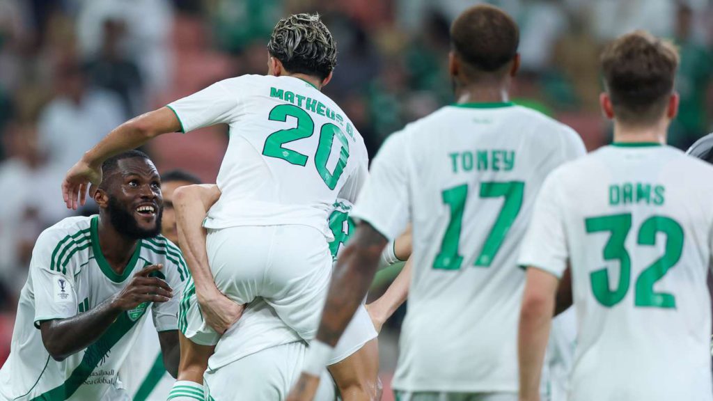 الأهلي يكتفي بثلاثية في الباطن ويتأهل لربع نهائي كأس الملك الأهلي يكتفي بثلاثية في الباطن ويتأهل لربع نهائي كأس الملك