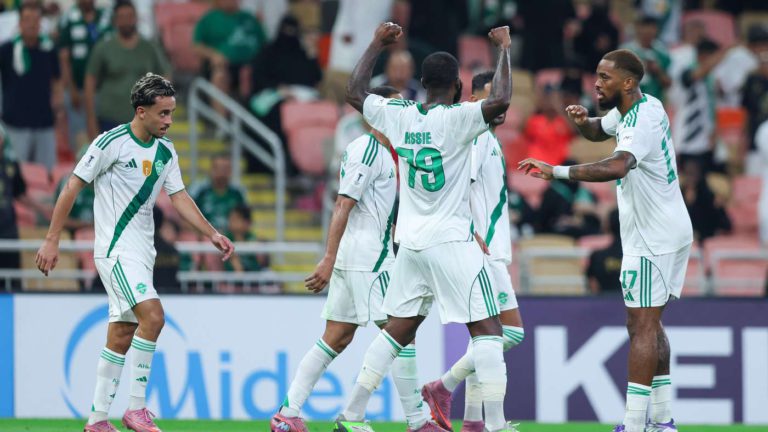 ما القنوات الناقلة لمباراة النجمة والأهلي في دوري روشن السعودي 2025-2026؟ وكيف تشاهدها عبر الإنترنت؟