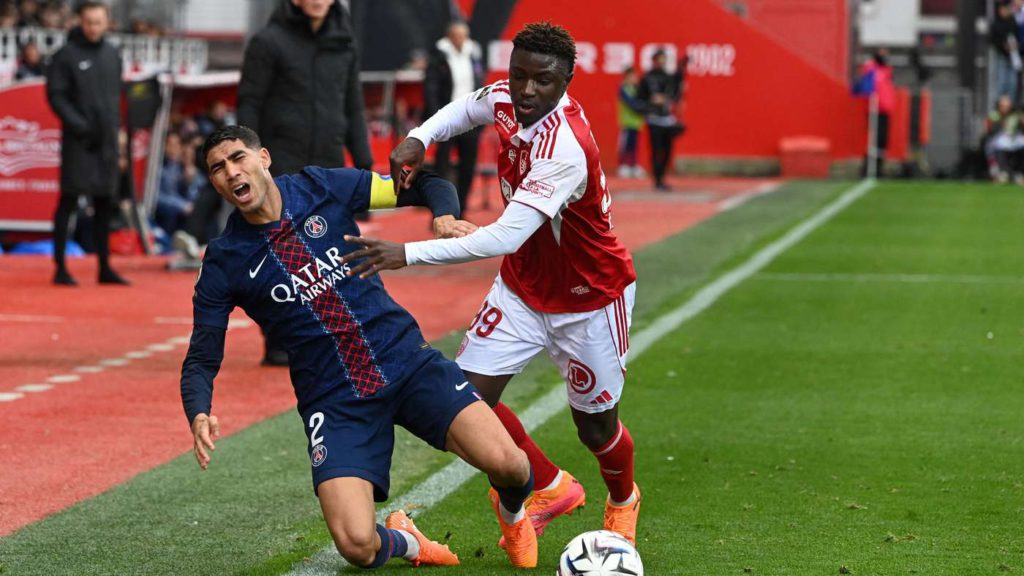 إنريكي يستبعد حكيمي من قائمة باريس سان جيرمان إنريكي يستبعد حكيمي من قائمة باريس سان جيرمان