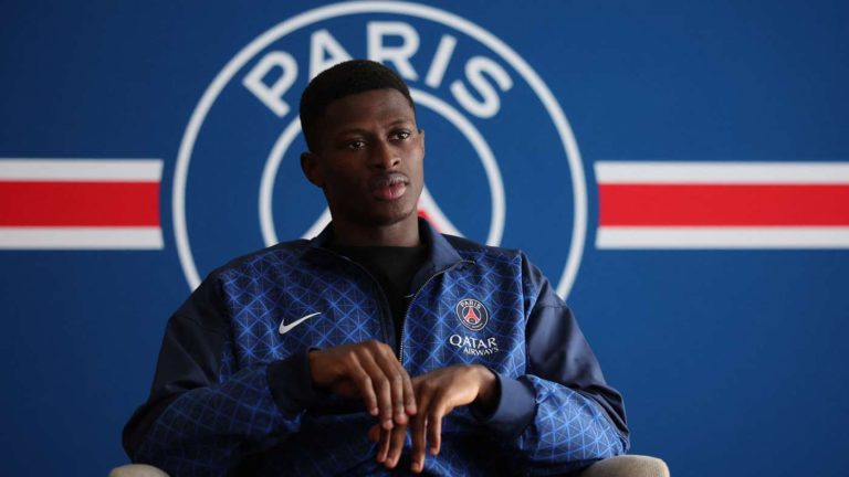 مينديز يتواضع أمام لقب الأفضل.. ويكشف دور إنريكي في تطوره