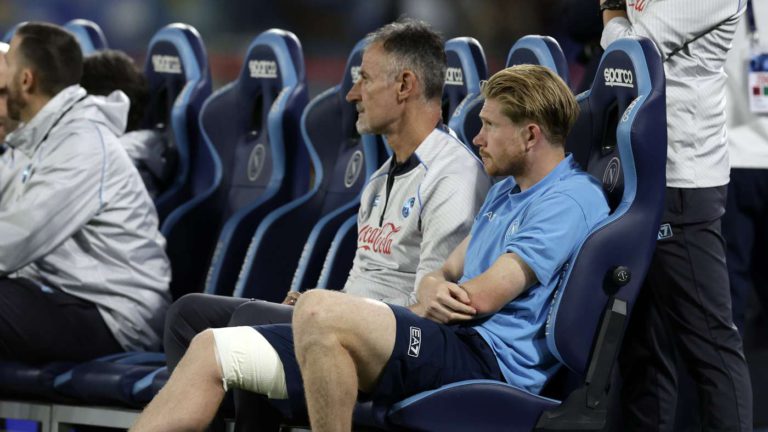 صاعقة في نابولي.. جراحة جديدة تبعد دي بروين لأشهر طويلة