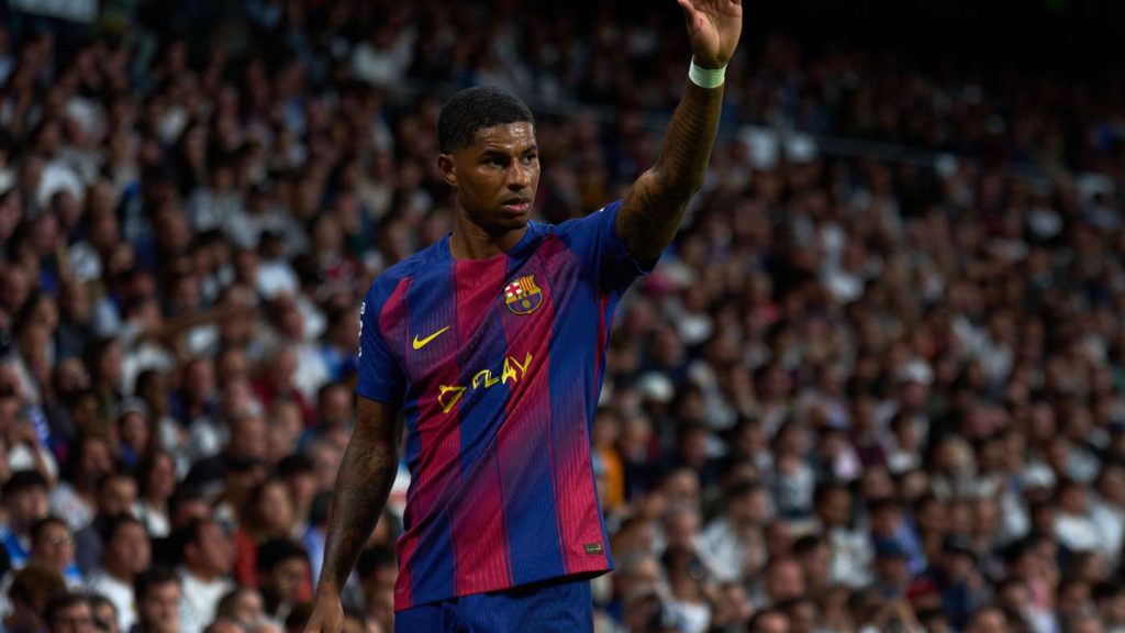 فليك على أعصابه.. غياب راشفورد وكوبارسي يهدد تحضيرات برشلونة فليك على أعصابه.. غياب راشفورد وكوبارسي يهدد تحضيرات برشلونة