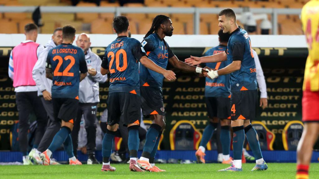 فوز هزيل لنابولي يؤمن صدارة الكالتشيو فوز هزيل لنابولي يؤمن صدارة الكالتشيو