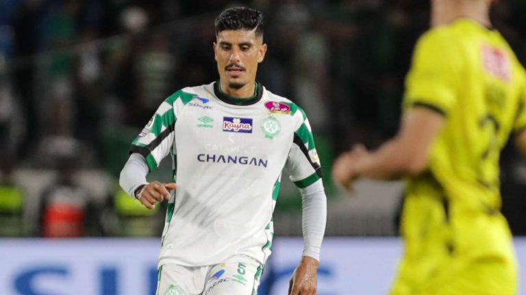 ما القنوات الناقلة لمباراة أولمبيك الدشيرة والرجاء في الدوري المغربي 2025-2026؟ وكيف تشاهدها عبر الإنترنت؟