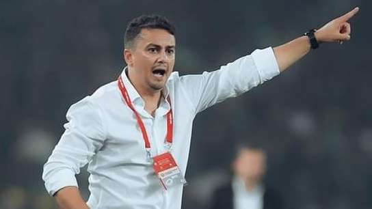 نزيف المدربين مستمر.. الكرمة آخر ضحايا مقصلة الدوري المغربي