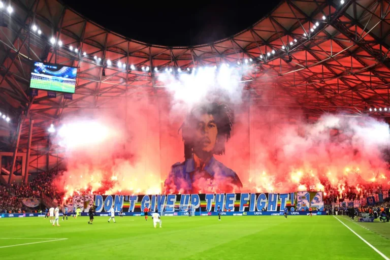 يويفا يوجه ضربة قاسية لمارسيليا: عقوبات تاريخية وإغلاق جزء من الملعب