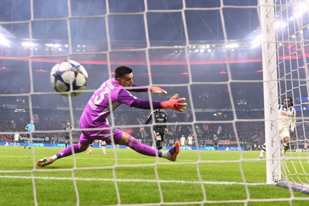 أتالانتا يسحق فرانكفورت بثلاثية تاريخية في 5 دقائق بدوري الأبطال