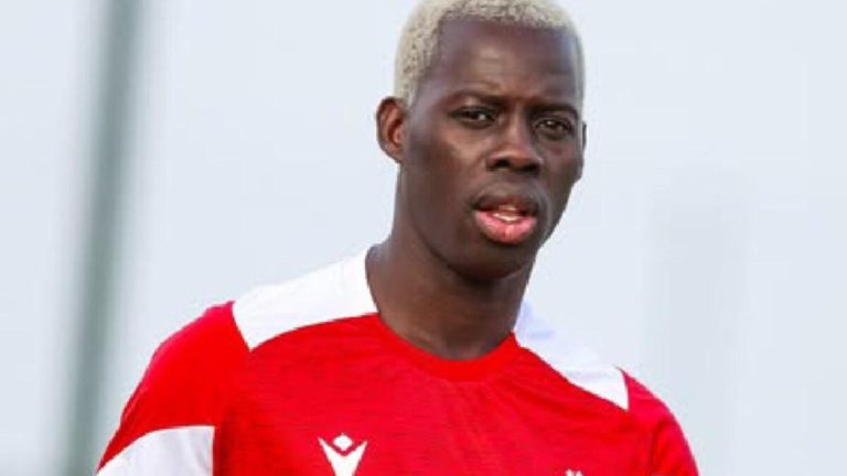 الوداد الرياضي يطمئن جماهيره على صحة عزيز كي بعد إصابته في مباراة عزام يونايتد