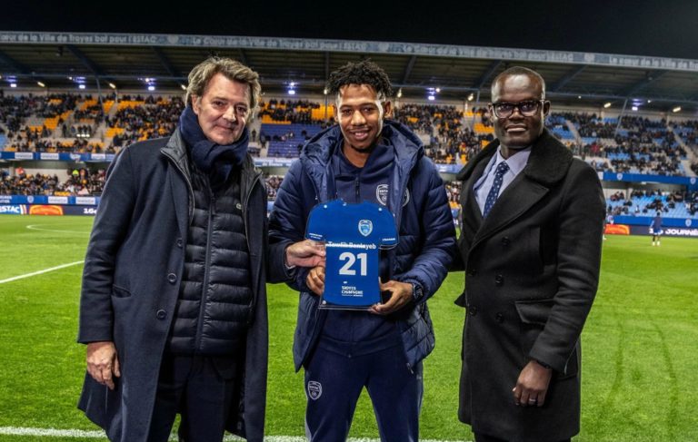 توفيق بن طيب يتوج بجائزة أفضل لاعب في تروا الفرنسي: تألق مغربي في الليغ 2