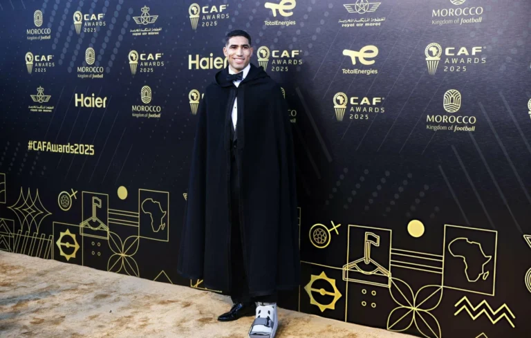 حفيظ دراجي يهنئ أشرف حكيمي بعد فوزه التاريخي بجائزة أفضل لاعب في إفريقيا 2025