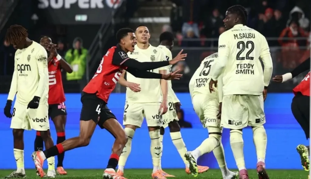 أيت بودلال يقود سطاد رين لفوز ساحق على موناكو في الدوري الفرنسي