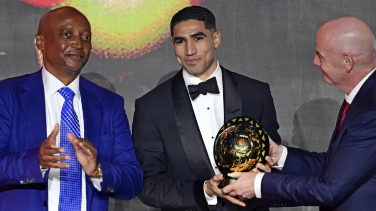 باريس سان جيرمان يحتفي بأشرف حكيمي بعد فوزه بالكرة الذهبية الإفريقية في "بارك دي برانس"