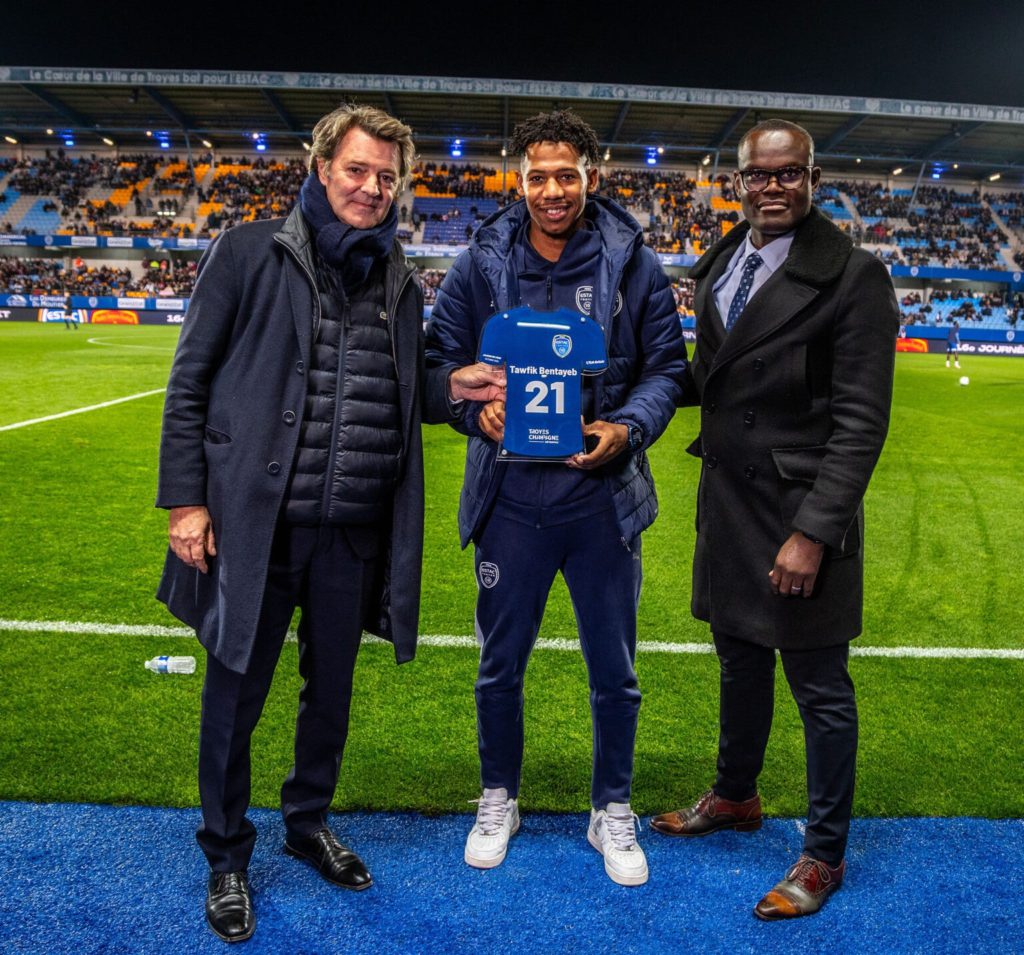 نجم مغربي يتألق في فرنسا: توفيق بنطيب يحصد جائزة لاعب الشهر مع تروا