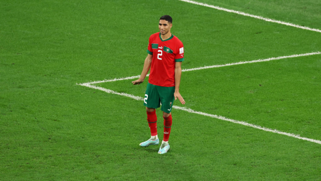 أشرف حكيمي يتوّج بجائزة أفضل لاعب في إفريقيا لعام 2025 في الرباط