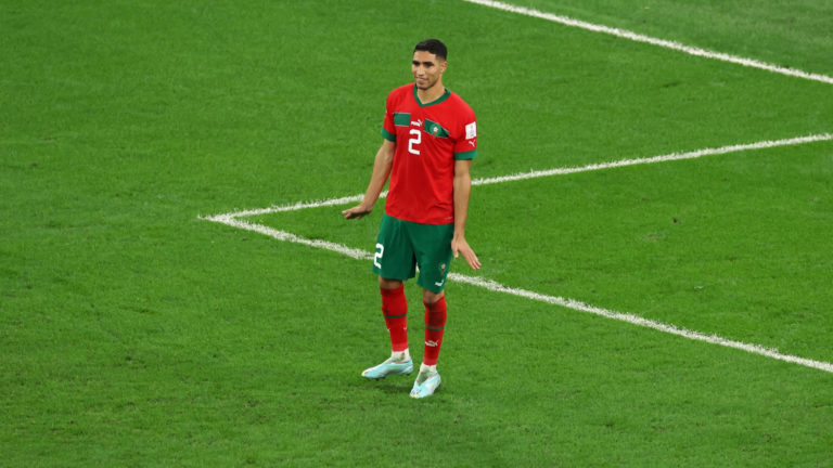 أشرف حكيمي يتوّج بجائزة أفضل لاعب في إفريقيا لعام 2025 في الرباط