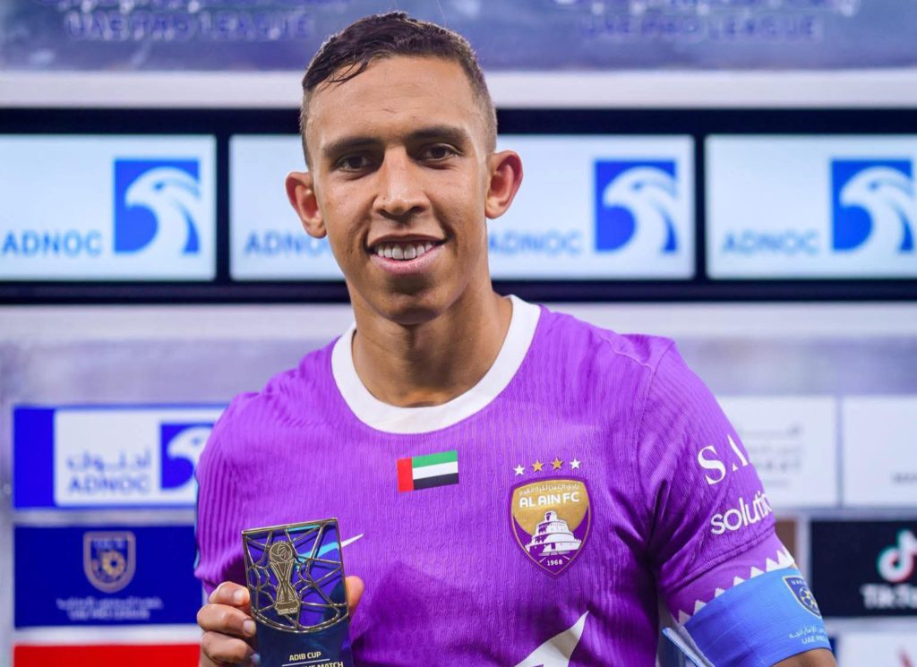 سفيان رحيمي يقود العين الإماراتي إلى نصف نهائي كأس الرابطة بأداء تاريخي