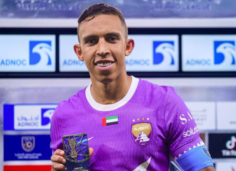 سفيان رحيمي يقود العين الإماراتي إلى نصف نهائي كأس الرابطة بأداء تاريخي