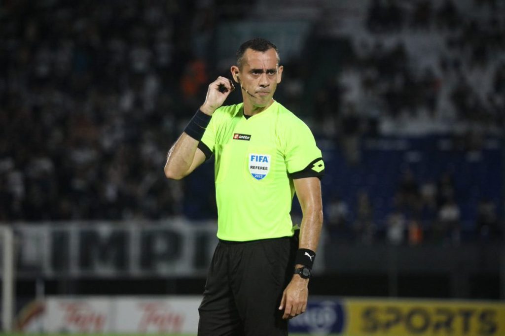 طاقم تحكيم باراغوياني يقود أولى مباريات المنتخب المغربي الرديف في كأس العرب بقطر