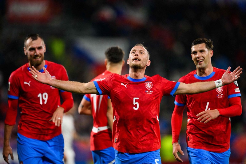 الاتحاد التشيكي يعاقب اللاعبين بعد تجاهل الجماهير في تصفيات المونديال