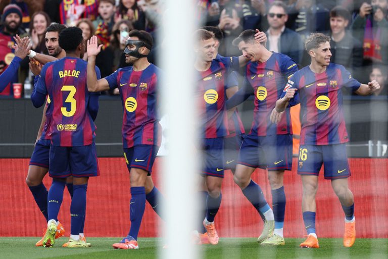 برشلونة يكتسح أتلتيك بلباو في عودة تاريخية إلى كامب نو