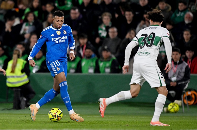 ريال مدريد يتعثر أمام إلتشي ويتعادل بصعوبة ويستعيد صدارة الدوري الإسباني