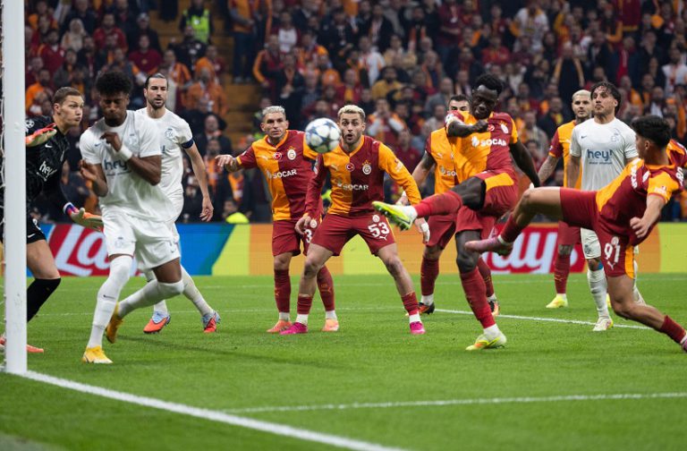 سانت جيلواز البلجيكي يفاجئ غلطة سراي التركي ويهزمه في دوري أبطال أوروبا