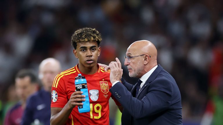 أزمة لامين يامال: صراع برشلونة والمنتخب الإسباني يتصاعد.. وتساؤلات حول مستقبل اللاعبين مزدوجي الجنسية