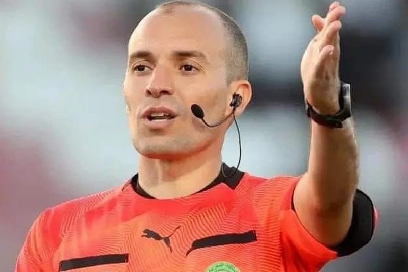 حكم مغربي يقود مواجهة حاسمة في ثمن نهائي مونديال الناشئين