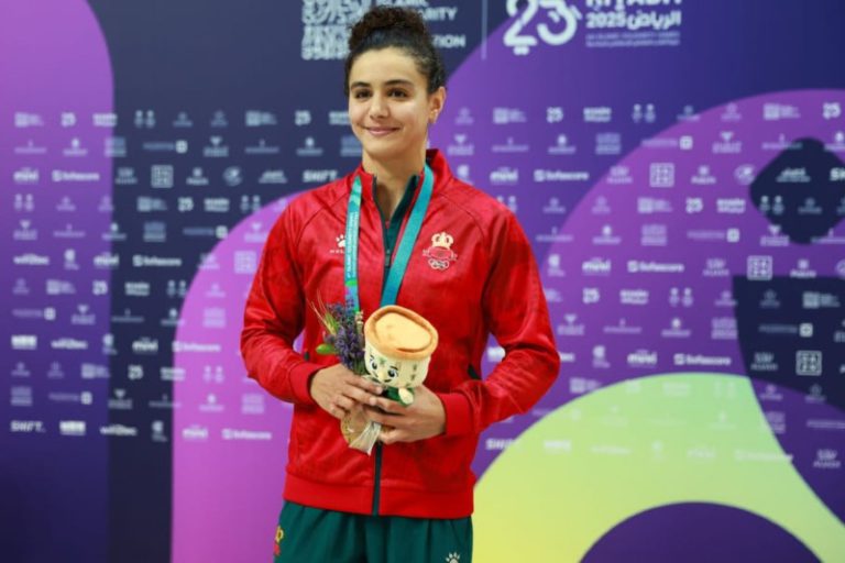 إيمان هدى البارودي تهدي المغرب ذهبية السباحة في ألعاب التضامن الإسلامي