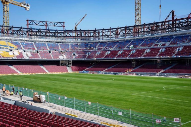 برشلونة يعود إلى كامب نو: استضافة آينتراخت فرانكفورت في دوري أبطال أوروبا