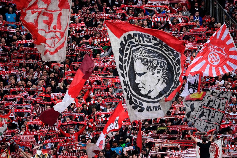 احتجاجات صامتة في الملاعب الألمانية ترفض تشديد إجراءات دخول الجماهير