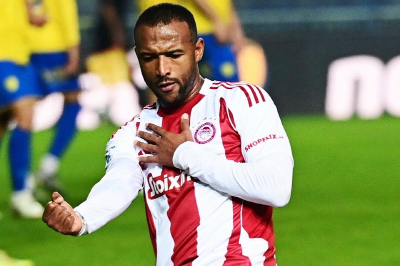 أيوب الكعبي يقود أولمبياكوس للفوز ويعزز صدارته التاريخية لهدافي الدوري اليوناني