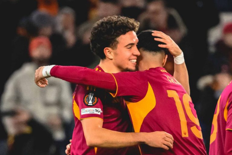 روما يحتفي بنجمه المغربي نائل العيناوي بعد تألقه في الدوري الأوروبي